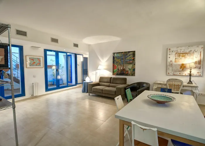 Sanctuary Penthouse By Hello Homes *